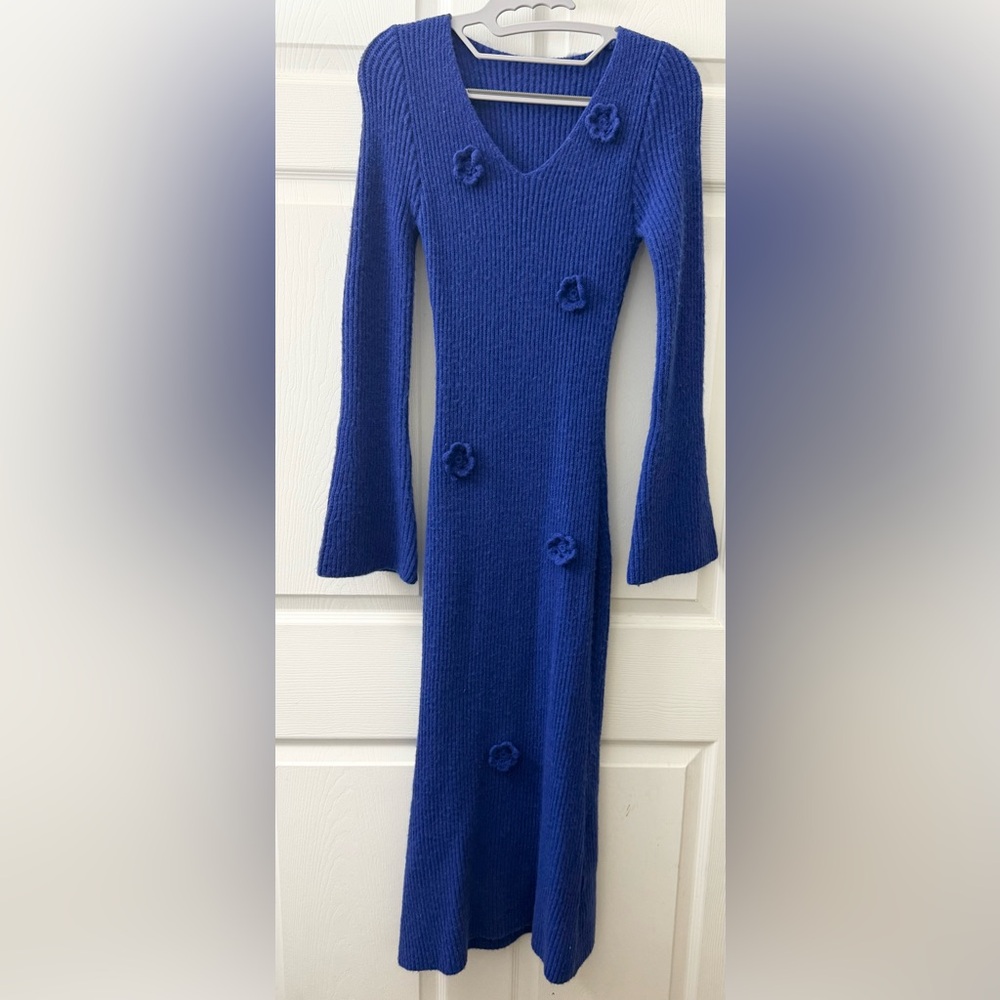 NWOT - 3D Floral, Flare Sleeve Midi Sweater Dress